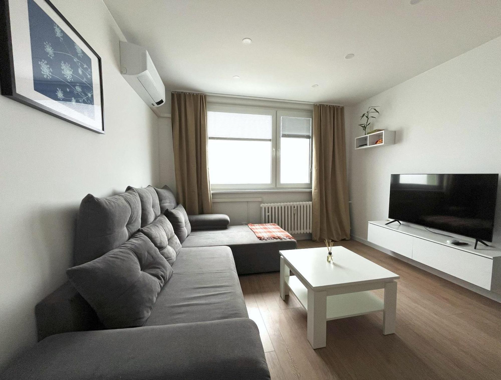 Elegant Escape Apartment III - Free Parking, Easy Access To City Center براتسيلافا المظهر الخارجي الصورة